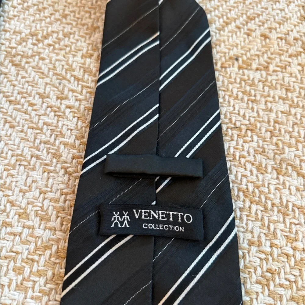 Venetto collection Classic dark blue black and White Striped Tie